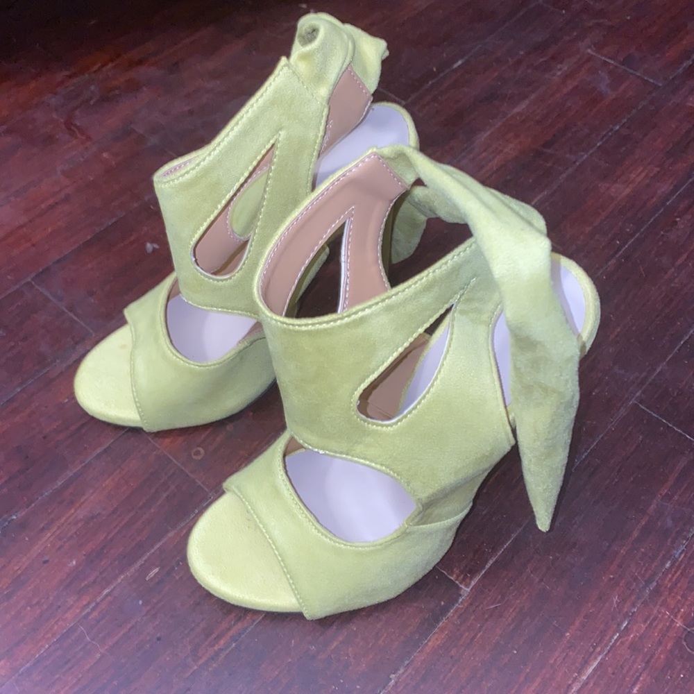 Neon yellow/green heels size 34 - Picture 2 of 5